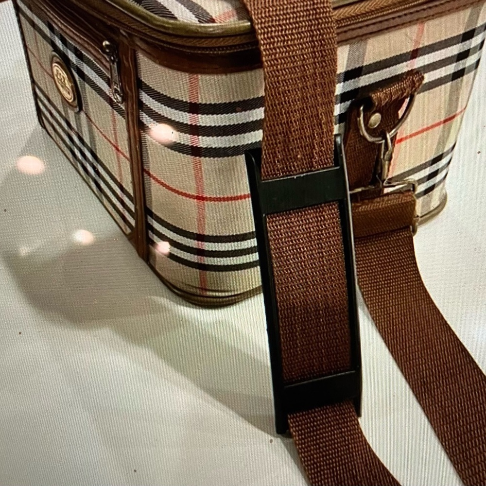Burberry’s Look- Make Up Case (Not Authentic) - Picture 10 of 10